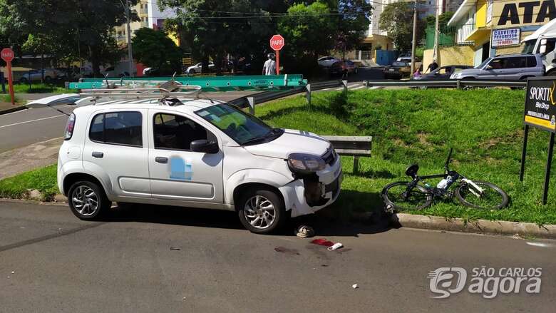 Foto 2 de 5 — Após colisão, ciclista sofre traumatismo craniano em avenida da Região